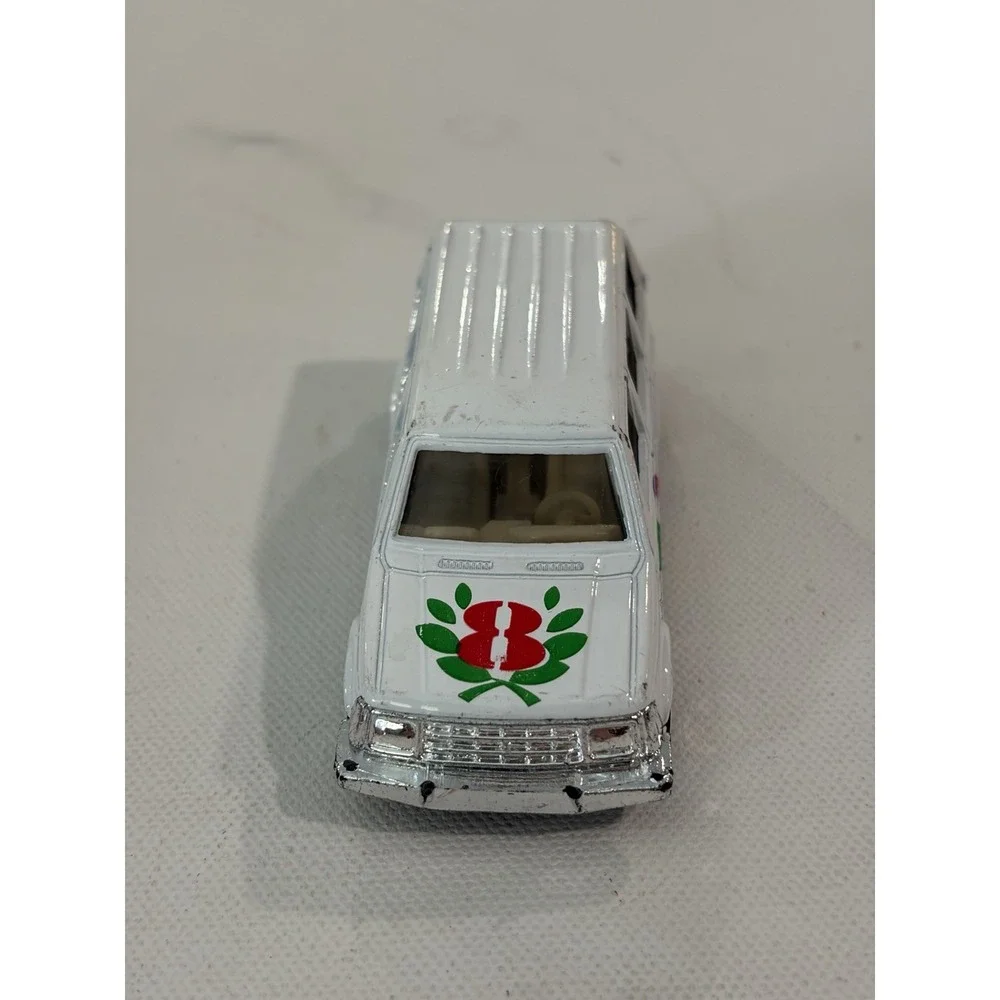 Mitsubishi Pajero Die Cast Car 1:51 Scale White SUV Toy Vehicle